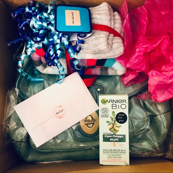 💋 Welcome Poshers 💋 - Picture 5 of 16